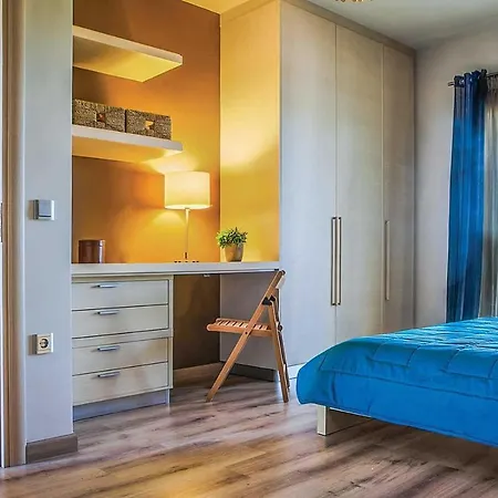 Villa Sleeps 6 Air Con Wifi