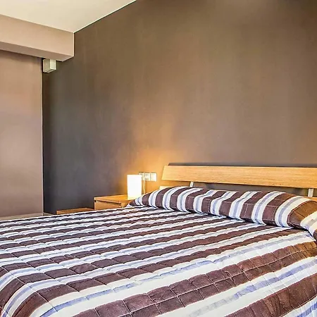 Villa Sleeps 6 Air Con Wifi