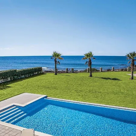 Villa Sleeps 6 Air Con Wifi *